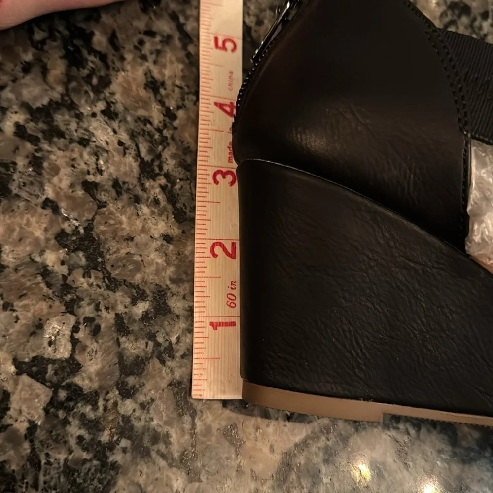 Journee Collection Aretha Black peep toe wedge NIB 6